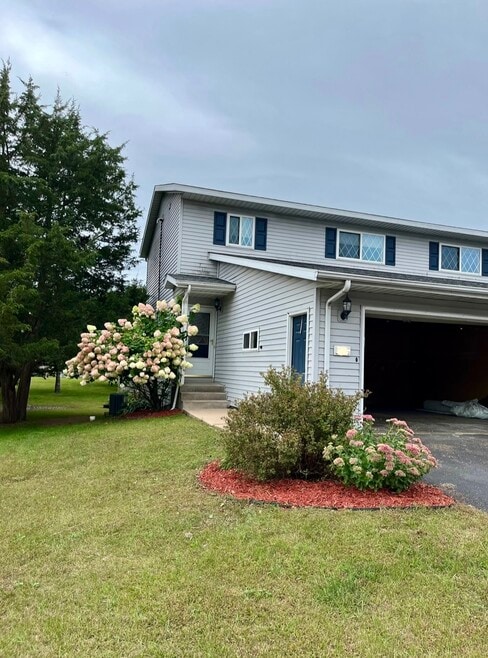 Townhouse on Cal-de-sac - 813 Stein Ct