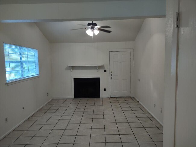 Building Photo - 630 Mill St