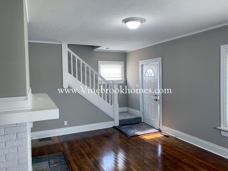Primary Photo - 2532 Ravenwood Ave