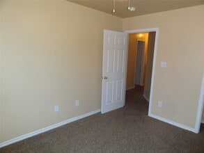 Building Photo - 1554 Stone Vlg Dr