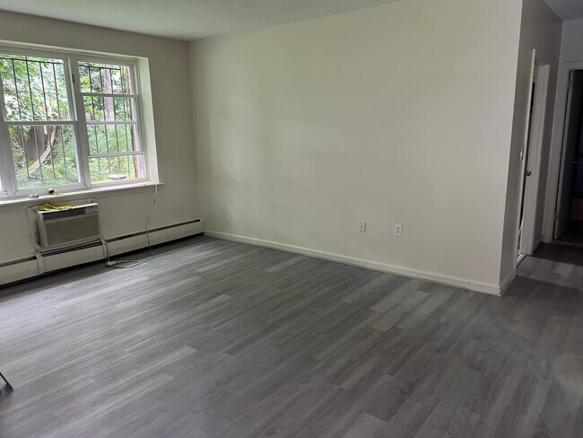 Building Photo - 503 New Britain Ave