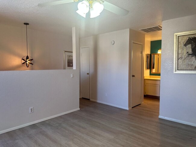 Building Photo - 1 Bedroom Townhouse