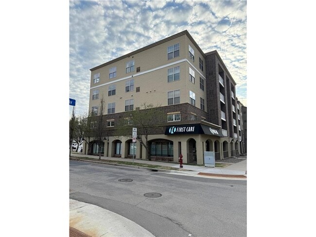 Building Photo - 2900 University Ave SE