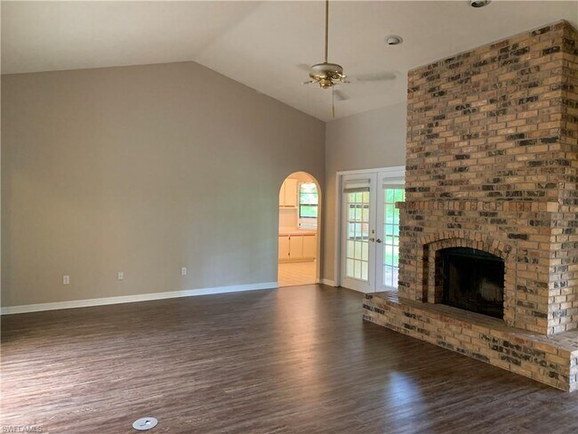 Building Photo - 621 Astarias Cir