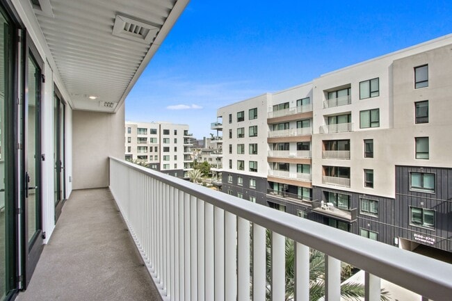 Photo - Luxury Living House