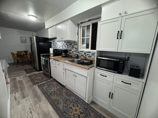 Building Photo - One bedroom, One bath. Downstairs unit. 89101