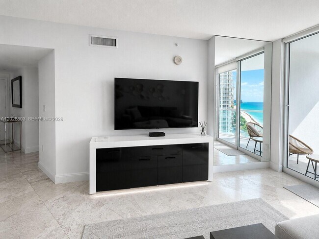 Foto del edificio - 16699 Collins Ave