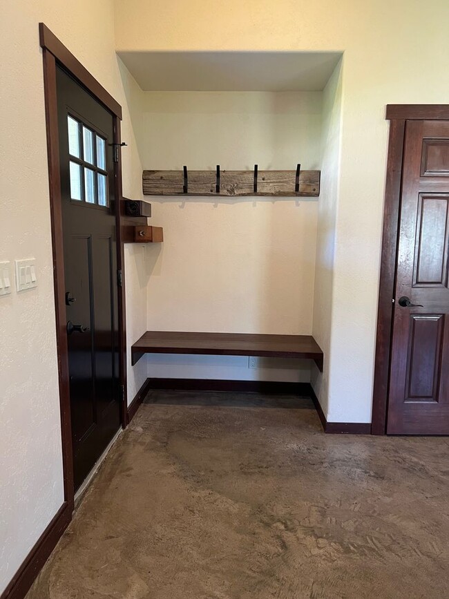 Building Photo - Sandpointe Home