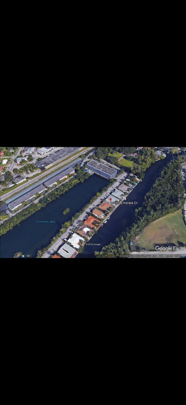 Foto del edificio - 13155 Emerald Dr