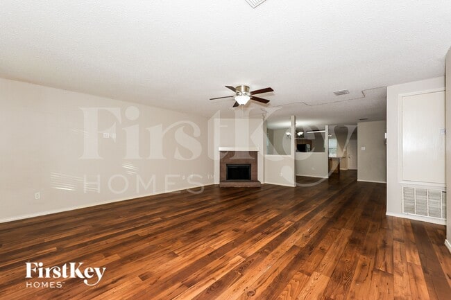Building Photo - 614 Silvertop Rd