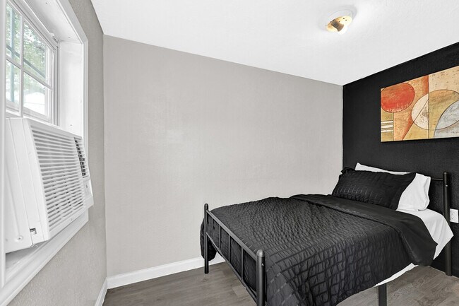 Building Photo - 4510 Beechcraft St