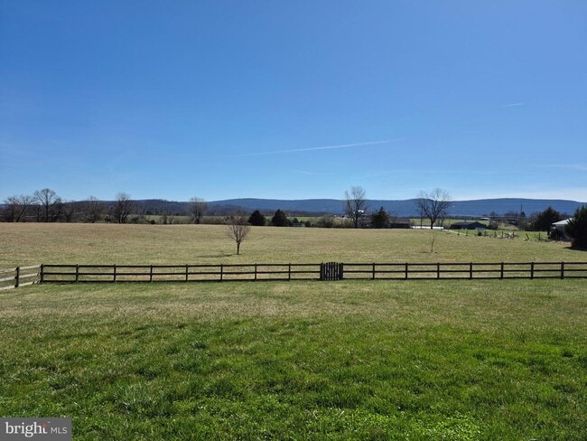 Foto del edificio - 330 Majestic Ln