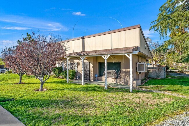 Foto del edificio - Serene 2 Bed / 1 Bath Home Situated in a B...