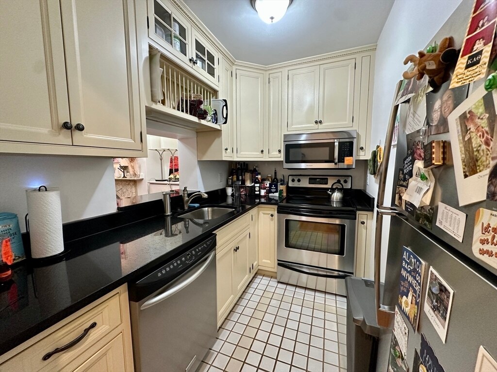Primary Photo - 46 Dwight St