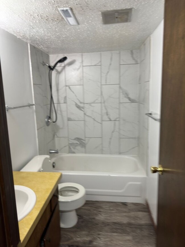 Building Photo - 6520 unit 1