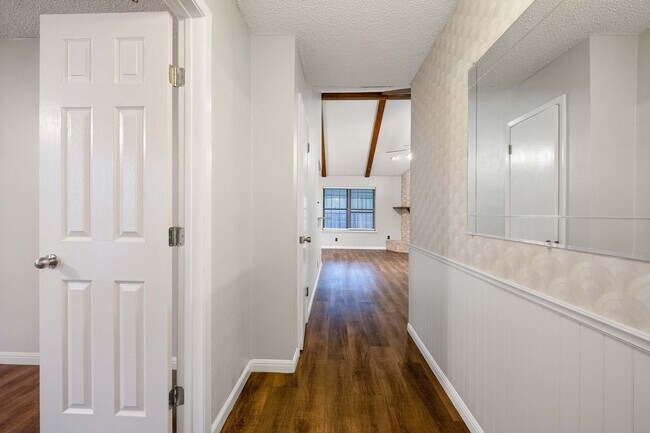 Foto del edificio - Updated 4 bedroom, 2 Bath Home In North Au...