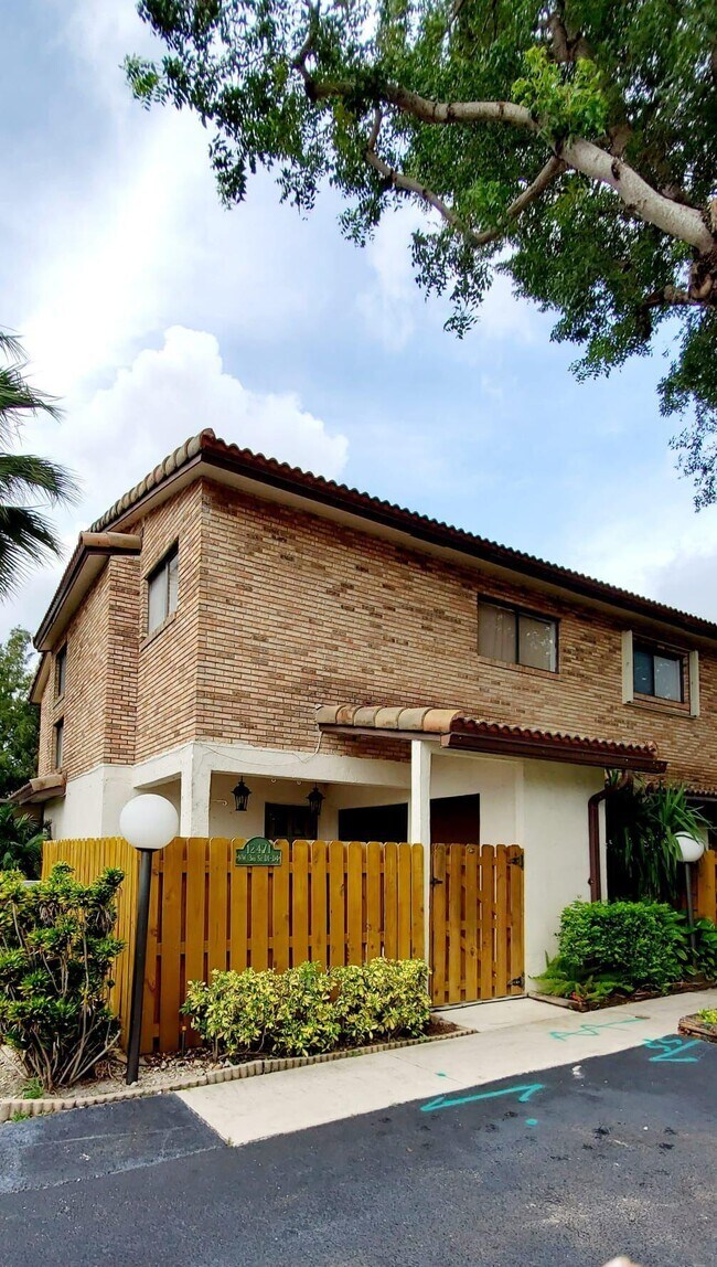 Building Photo - 12471 NW 3rd Street D1 Plantation Fl 33325