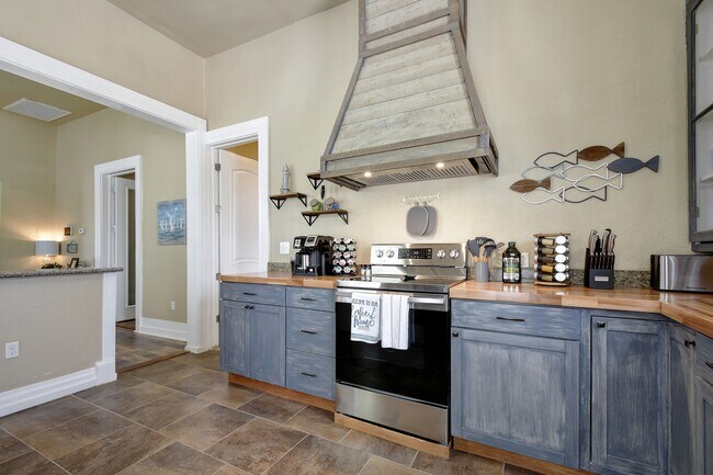 Building Photo - 1246 Waverly Ave