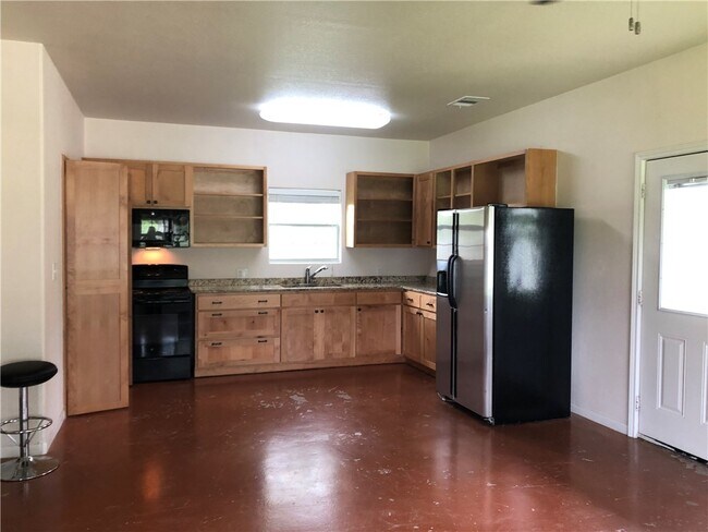 Building Photo - 1229 Farm to Market 1626