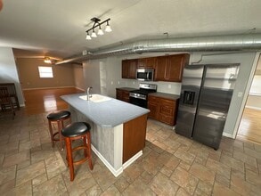 Building Photo - 83 E Duncan St