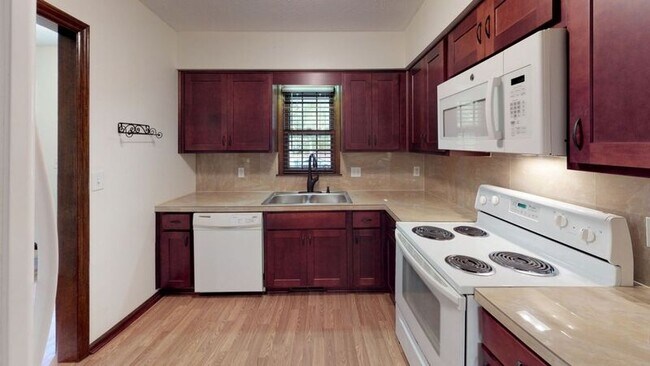 Building Photo - 728 Branniff Dr