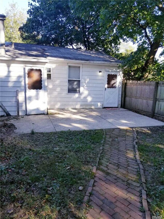 Primary Photo - 50-58 Bayville Ave