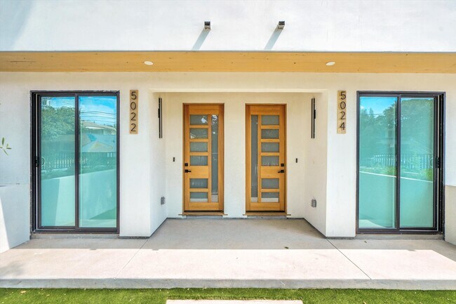 Foto del edificio - 5024 Cahuenga Blvd