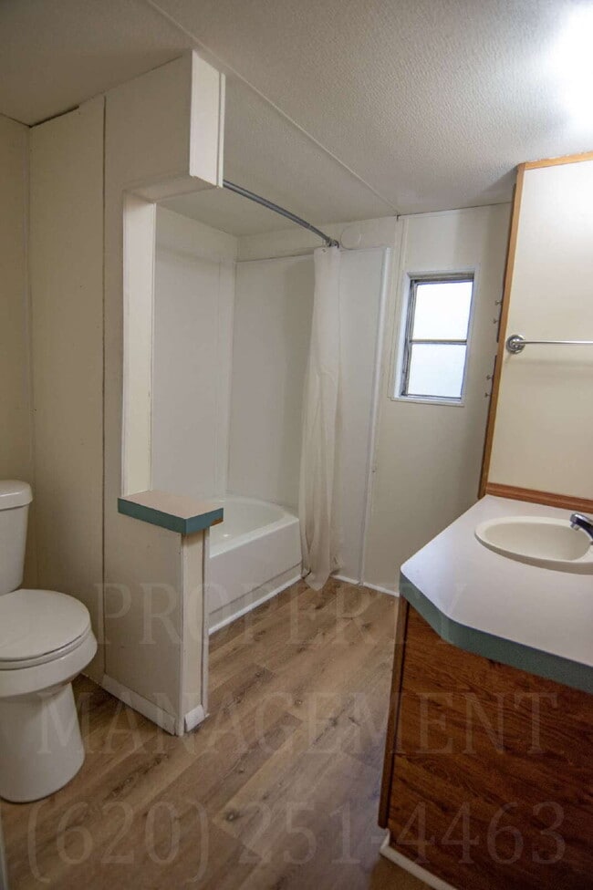 Building Photo - 3 Bedroom, 1 Bath