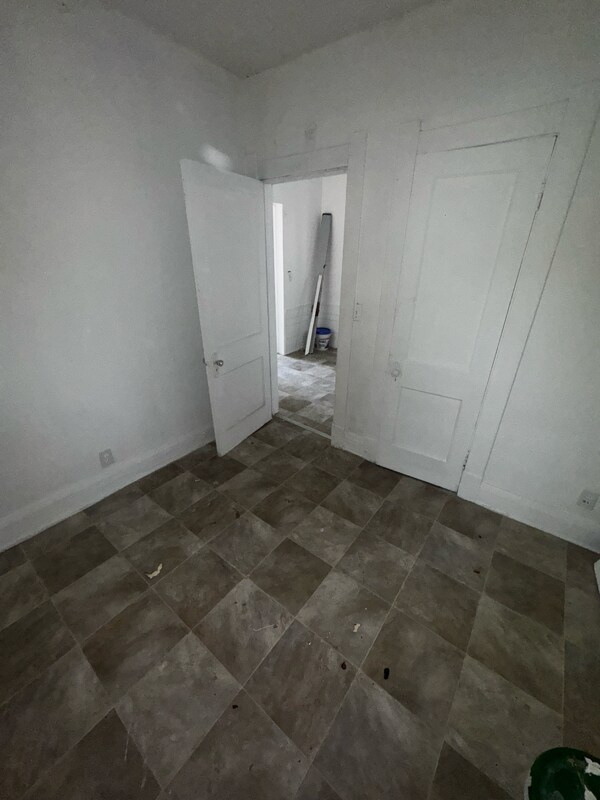 Foto del edificio - 1211 Starr Ave