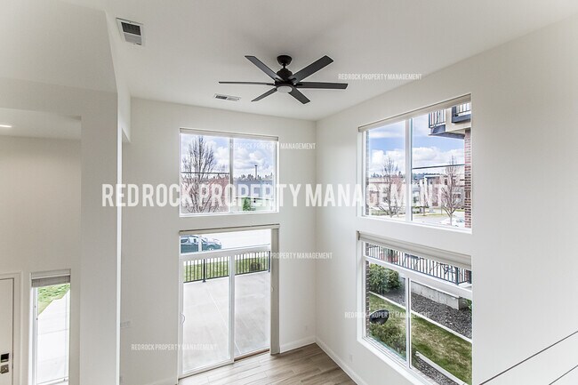 Foto del edificio - 1812 W Summit Pkwy