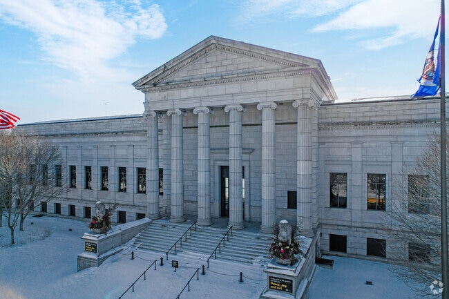 The Minneapolis Institute of Art (Mia) is in close proximity to the Stevens Square neighborhood.