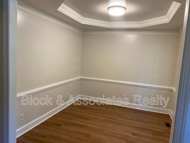Building Photo - 2905 Whitehart Ln