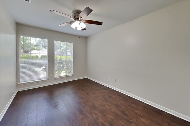 Foto del edificio - 2631 Sherwood Hollow Ln