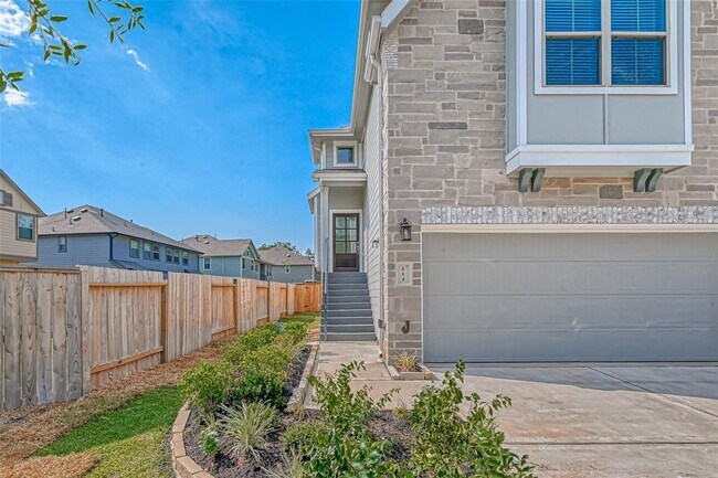 Building Photo - 114 Handley Dr