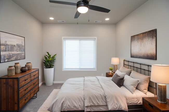 Building Photo - River Park Townhomes