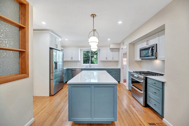 Building Photo - 90 Quaint Acres Dr