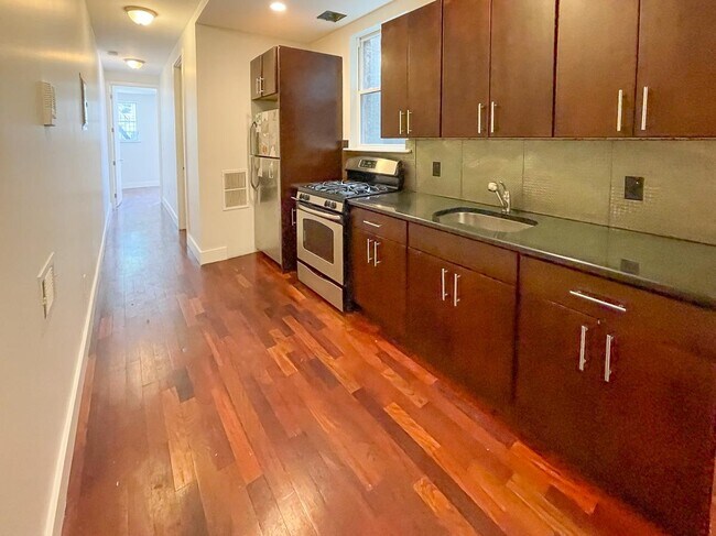 Foto del edificio - 1327 Halsey St