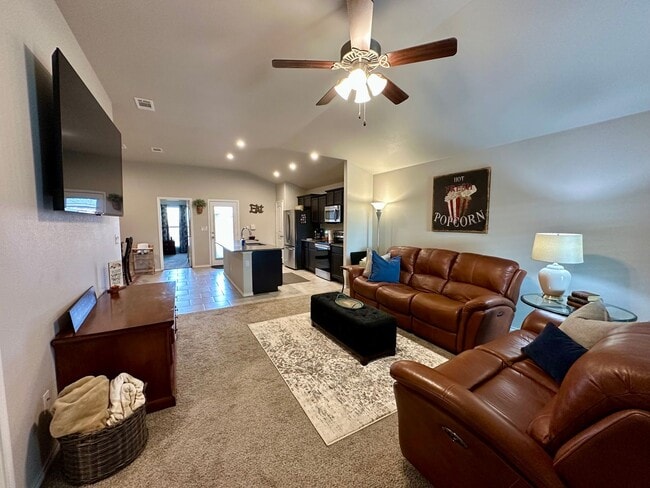 Foto del edificio - Furnished Rental - Minimum of 30 day stay