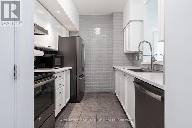 Building Photo - 2067-2067 Lake Shore Blvd W
