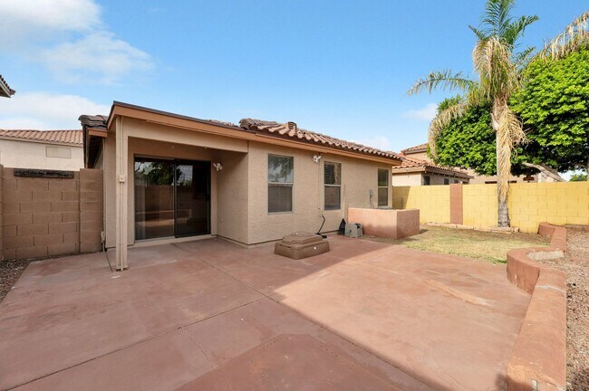 Foto del edificio - 3 bed 2 bath home in the Arizona Impressions subdivision - Cross streets: Cooper & SE Pecos