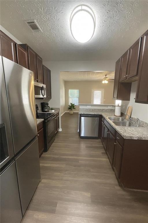 Foto del edificio - 6303 Ellenwood Dr