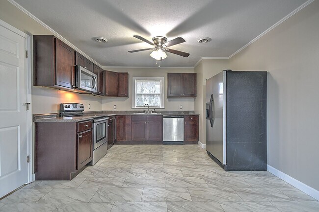 Foto del edificio - 108 Cottonwood Dr