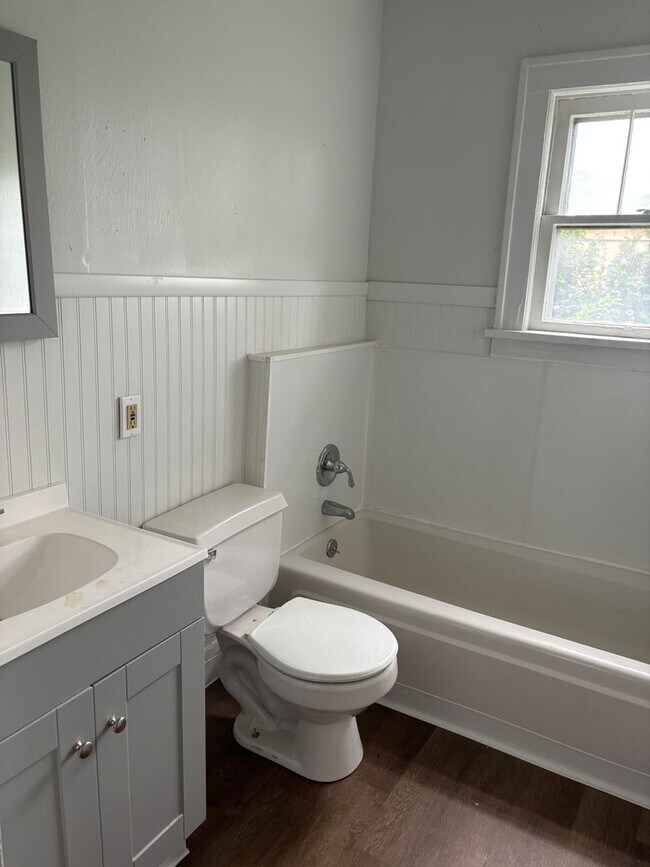 Foto del edificio - Akron Single Home