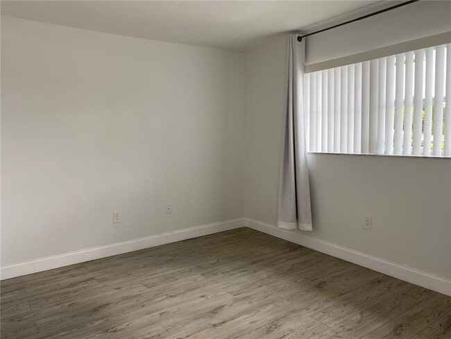 Foto del edificio - 6503 Winfield Blvd