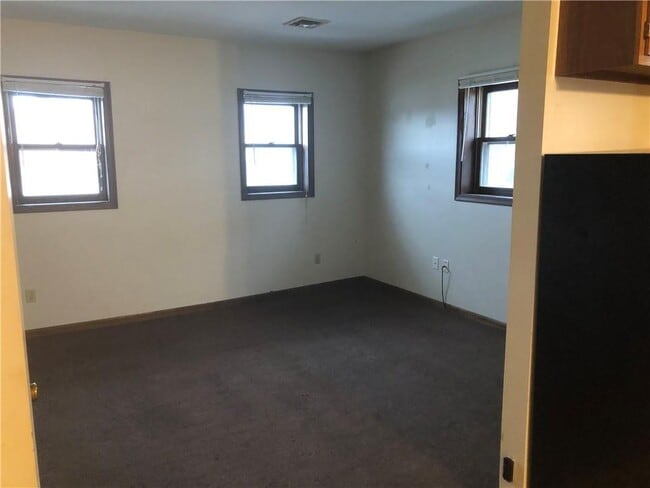 Building Photo - 5 Gough Ave