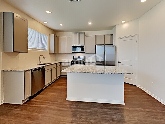Building Photo - 2721 Wolfcreek