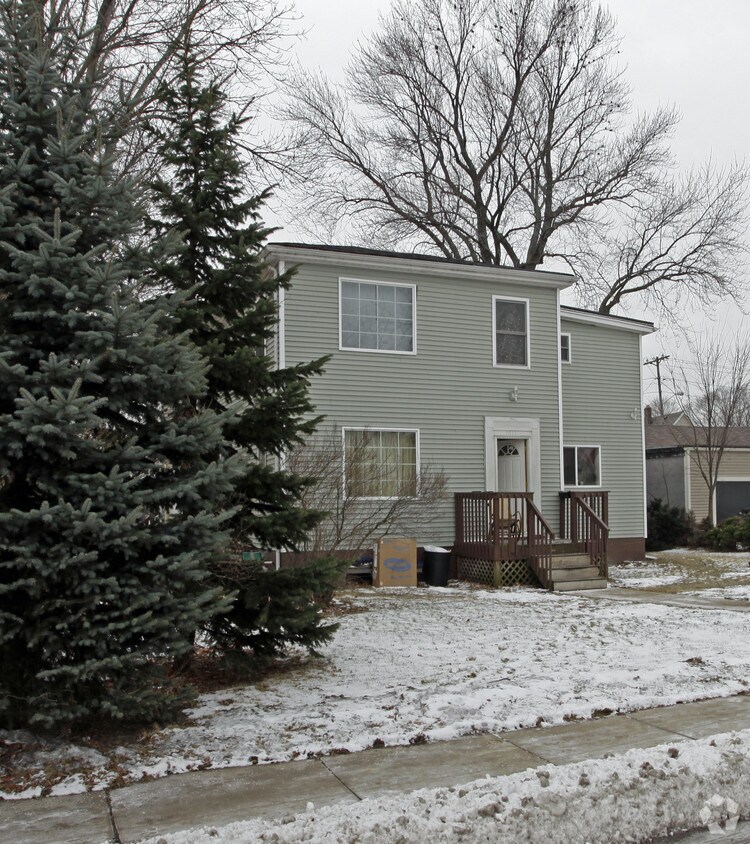 Building Photo - 1611 52nd St