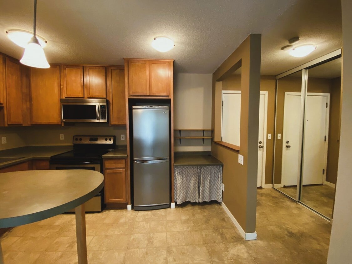 Primary Photo - 3729 Snelling Ave