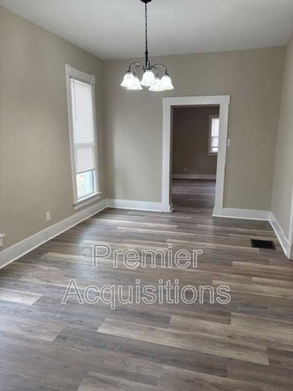 Foto del edificio - 404 E 8th St