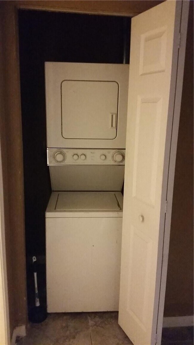 Building Photo - 7731 SW 10th Ct